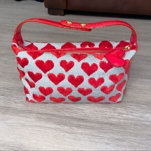 NWOT ❤️Think Bee Just Hearts Purse only avail in Japan